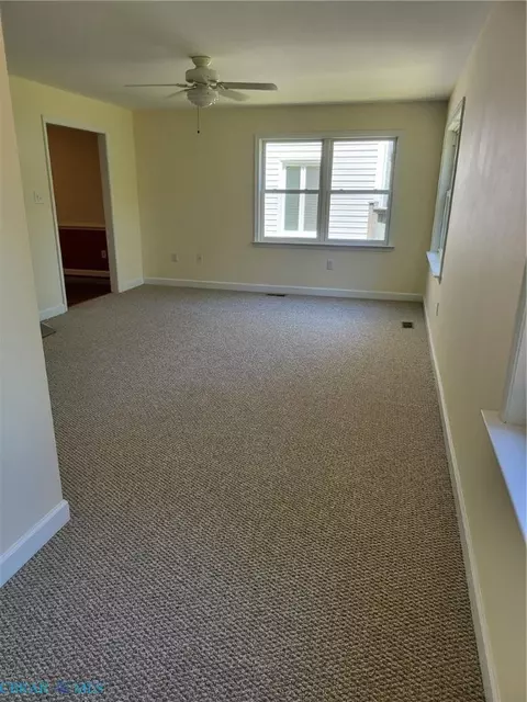 Living - 90 Hampton Roads Ave, Hampton, VA 23661 photo 5 of 8