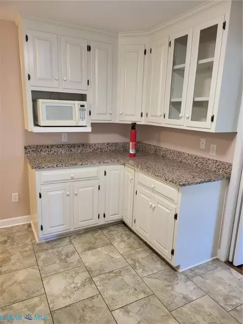 Kitchen - 90 Hampton Roads Ave, Hampton, VA 23661 photo 4 of 4