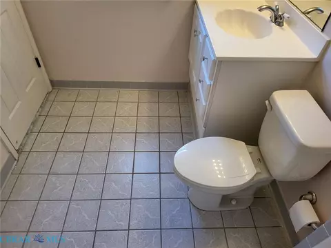 Bath - 90 Hampton Roads Ave, Hampton, VA 23661 photo 13 of 14