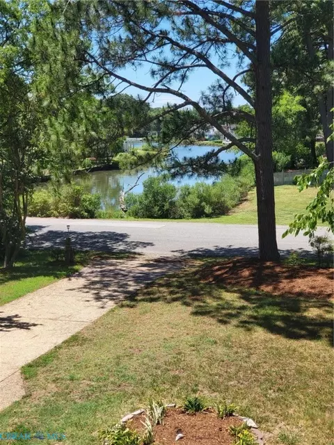 View/Area - 90 Hampton Roads Ave, Hampton, VA 23661 photo 1 of 2