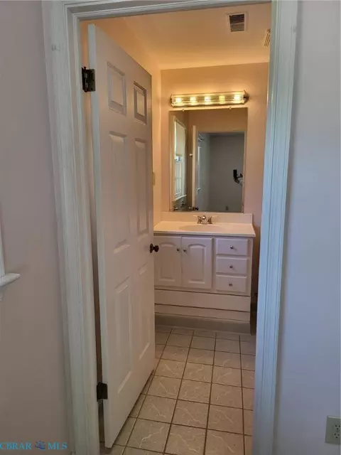 Bath - 90 Hampton Roads Ave, Hampton, VA 23661 photo 11 of 14