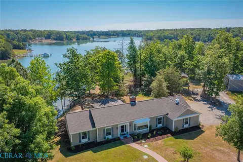 127 Tilden Ln, Weems, VA 22576