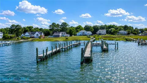View/Area - 1214 Dandy Loop Rd, Yorktown, VA 23692 photo 3 of 9