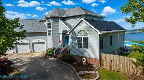 Exterior - 1214 Dandy Loop Rd, Yorktown, VA 23692 photo 2 of 6
