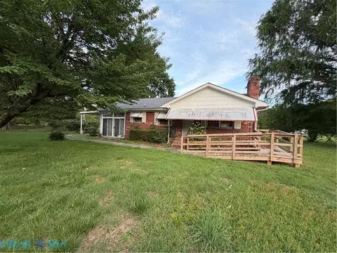 552 Marsh St, Tappahannock, VA 22560