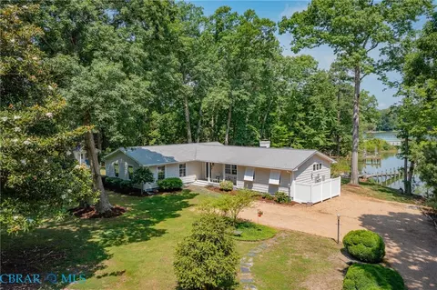 96 Larkspur Ln, Weems, VA 22576