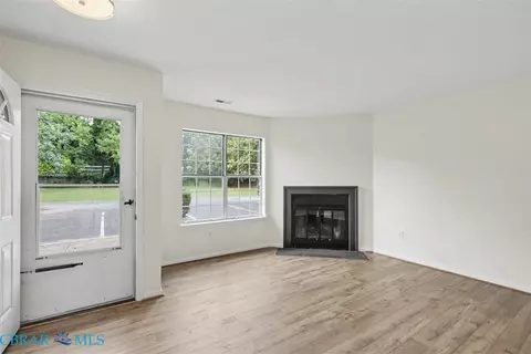 18 Bayview Ct, Hampton, VA 23664 photo 9