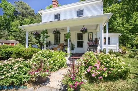 160 Holly Point Rd, Mathews, VA 23109