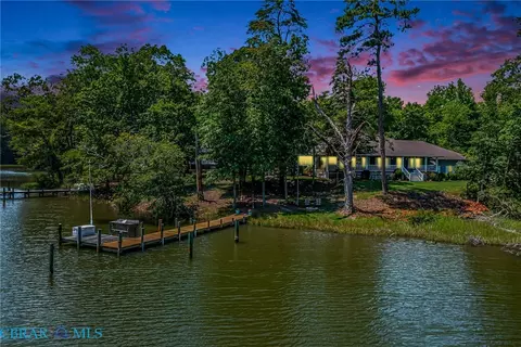 1060 Ocran Rd, White Stone, VA 22578