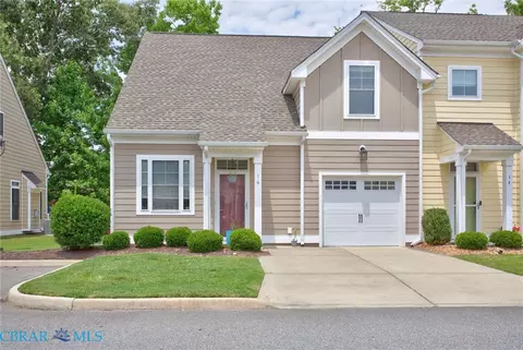 16 Village Park Ln, Poquoson, VA 23662