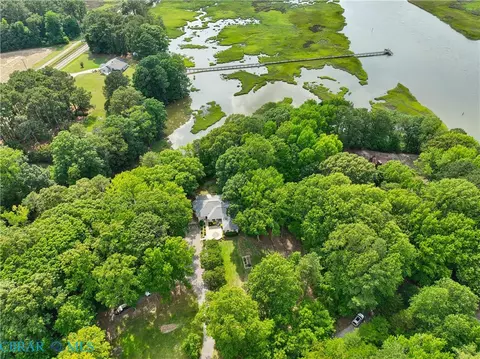 12210 Waterview Trl, Carrollton, VA 23314
