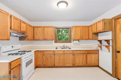 Kitchen - 6382 Holly Trl, Gloucester, VA 23061 photo 3 of 4