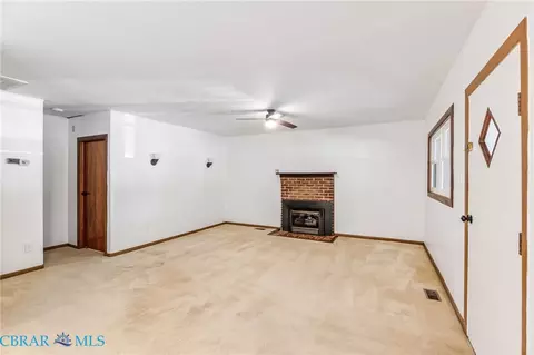 Living - 6382 Holly Trl, Gloucester, VA 23061 photo 7 of 8