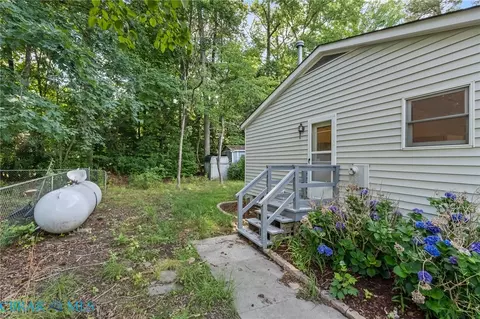 Exterior - 6382 Holly Trl, Gloucester, VA 23061 photo 6 of 8