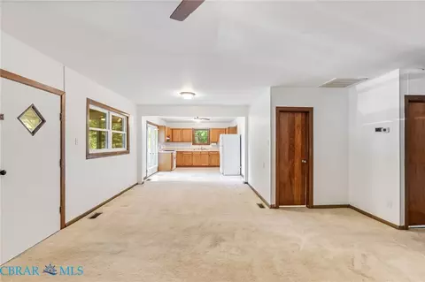 Living - 6382 Holly Trl, Gloucester, VA 23061 photo 2 of 8