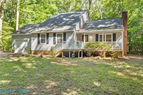 8201 Meandering Ln, North, VA 23128