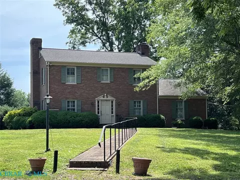 199 Garnett Hill Dr, Urbanna, VA 23175