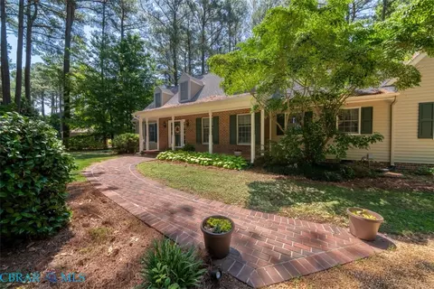 196 Locust Grove Ln, Kilmarnock, VA 22482