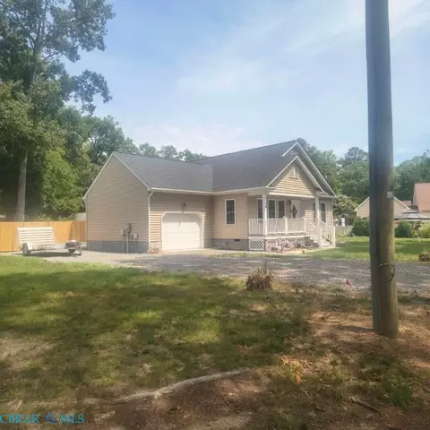 873 Shore Dr, Hartfield, VA 23071