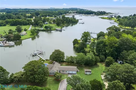 2079 Riverwalk Ln, Hayes, VA 23072