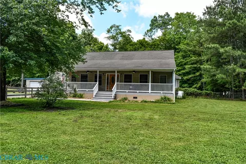 Exterior - 10002 Buckskin Trl, Gloucester, VA 23061 photo 4 of 7