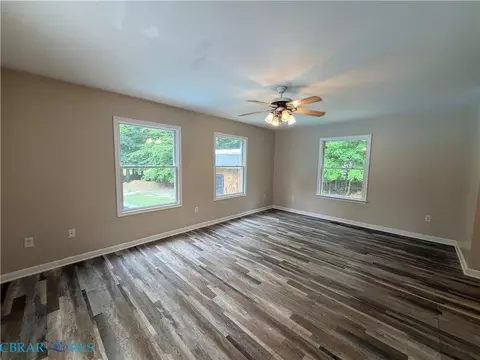 Living - 10002 Buckskin Trl, Gloucester, VA 23061 photo 7 of 9