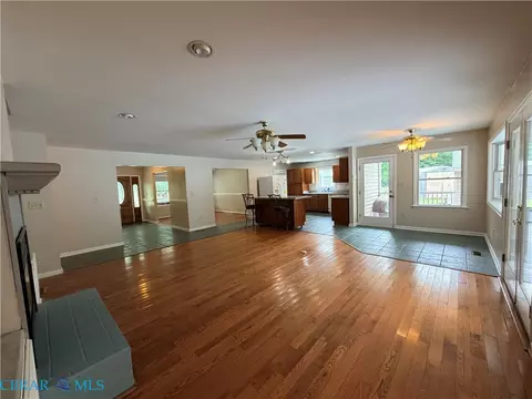 Living - 10002 Buckskin Trl, Gloucester, VA 23061 photo 4 of 9
