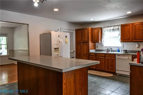 Kitchen - 10002 Buckskin Trl, Gloucester, VA 23061 photo 4 of 4