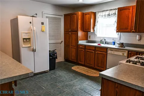 Kitchen - 10002 Buckskin Trl, Gloucester, VA 23061 photo 3 of 4