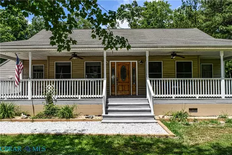 Exterior - 10002 Buckskin Trl, Gloucester, VA 23061 photo 2 of 7