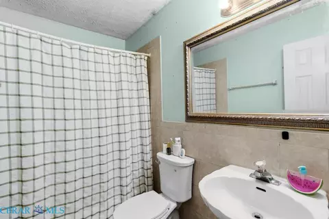 Bath - 6353 Bolling Brook Ln, Gloucester, VA 23061 photo 1 of 2