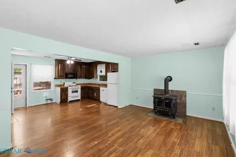 Living - 6353 Bolling Brook Ln, Gloucester, VA 23061 photo 1 of 2