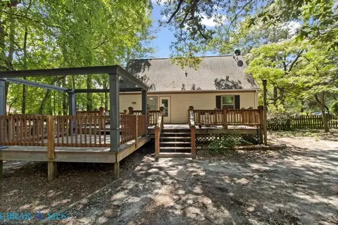 Exterior - 6353 Bolling Brook Ln, Gloucester, VA 23061 photo 7 of 12