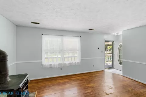 Living - 6353 Bolling Brook Ln, Gloucester, VA 23061 photo 2 of 2