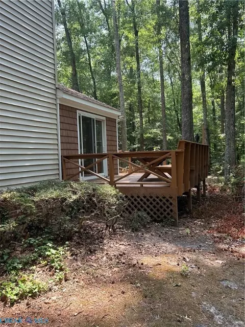 6338 Meadow Dr, Gloucester, VA 23061 photo 4