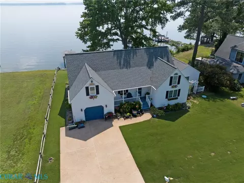 4594 Hermitage Ln, Gloucester, VA 23061 photo 3