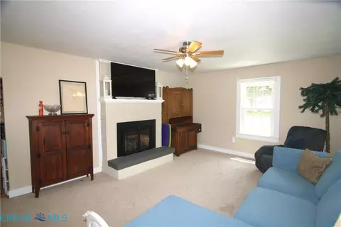 Living - 749 Johns Neck Rd, Weems, VA 22576 photo 2 of 5