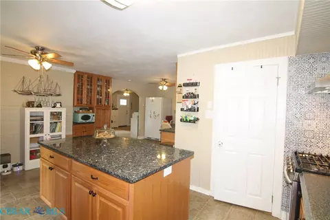 Kitchen - 749 Johns Neck Rd, Weems, VA 22576 photo 4 of 9