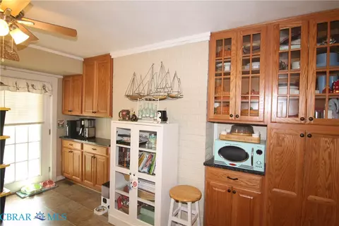 Kitchen - 749 Johns Neck Rd, Weems, VA 22576 photo 5 of 9