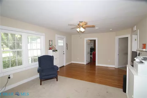 Living - 749 Johns Neck Rd, Weems, VA 22576 photo 4 of 5