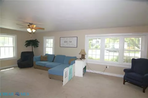 Living - 749 Johns Neck Rd, Weems, VA 22576 photo 3 of 5