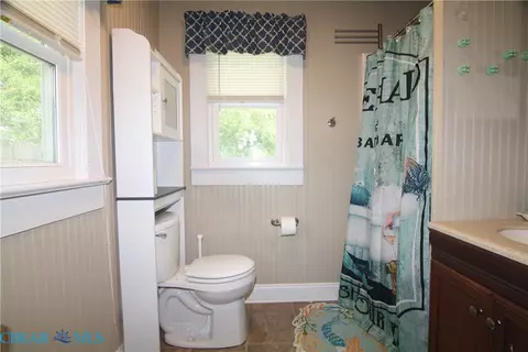 Bath - 749 Johns Neck Rd, Weems, VA 22576 photo 1 of 2