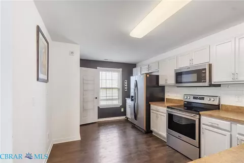 Entry Way - 7396 Jeanne Dr, Gloucester, VA 23061 photo 1 of 3