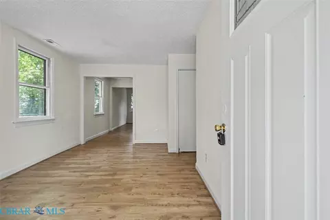 Entry Way - 914 Ridgeway Ave, Hampton, VA 23661 photo 1 of 2