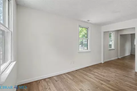 Living - 914 Ridgeway Ave, Hampton, VA 23661 photo 1 of 2