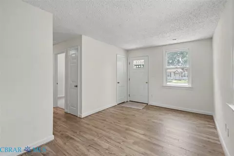 Entry Way - 914 Ridgeway Ave, Hampton, VA 23661 photo 2 of 2