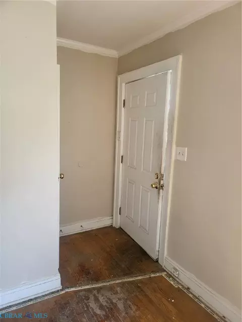 Entry Way - 415 Hampton Roads Ave, Hampton, VA 23661 photo 2 of 5