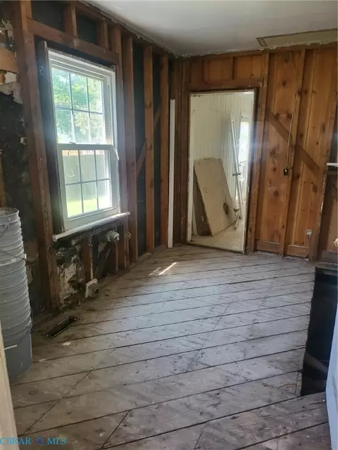 Entry Way - 415 Hampton Roads Ave, Hampton, VA 23661 photo 3 of 5