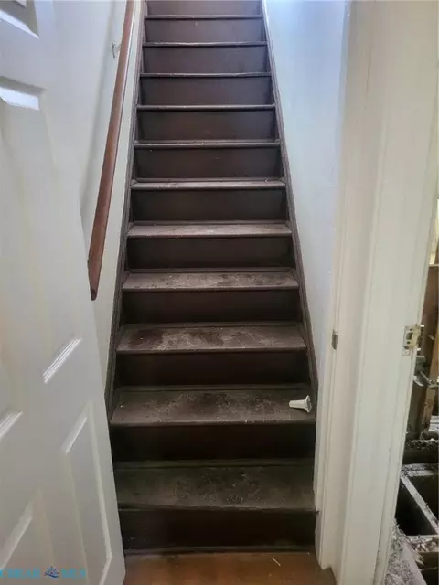 Entry Way - 415 Hampton Roads Ave, Hampton, VA 23661 photo 4 of 5