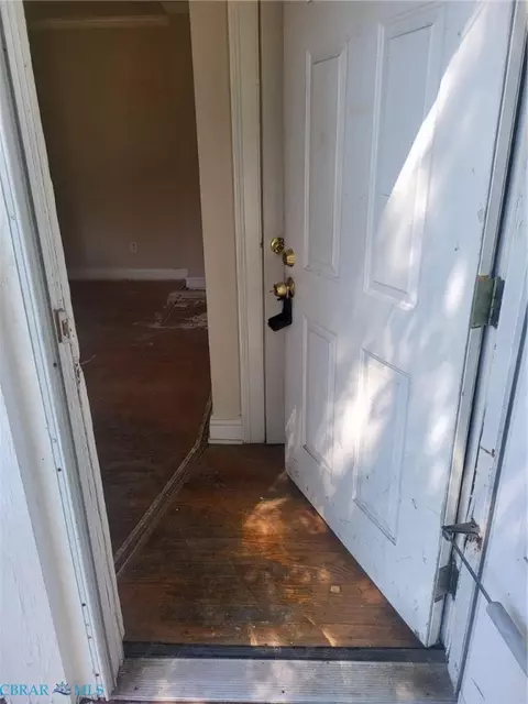 Entry Way - 415 Hampton Roads Ave, Hampton, VA 23661 photo 1 of 5